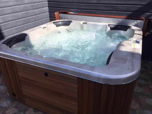 Le Flamboyant Avec Piscine Chauffee 30° Et Jacuzzi Apartment Saint-Andre Luaran gambar